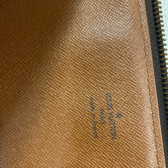 Louis Vuitton Poche Documents Monogram Canvas - Picture 9 of 10
